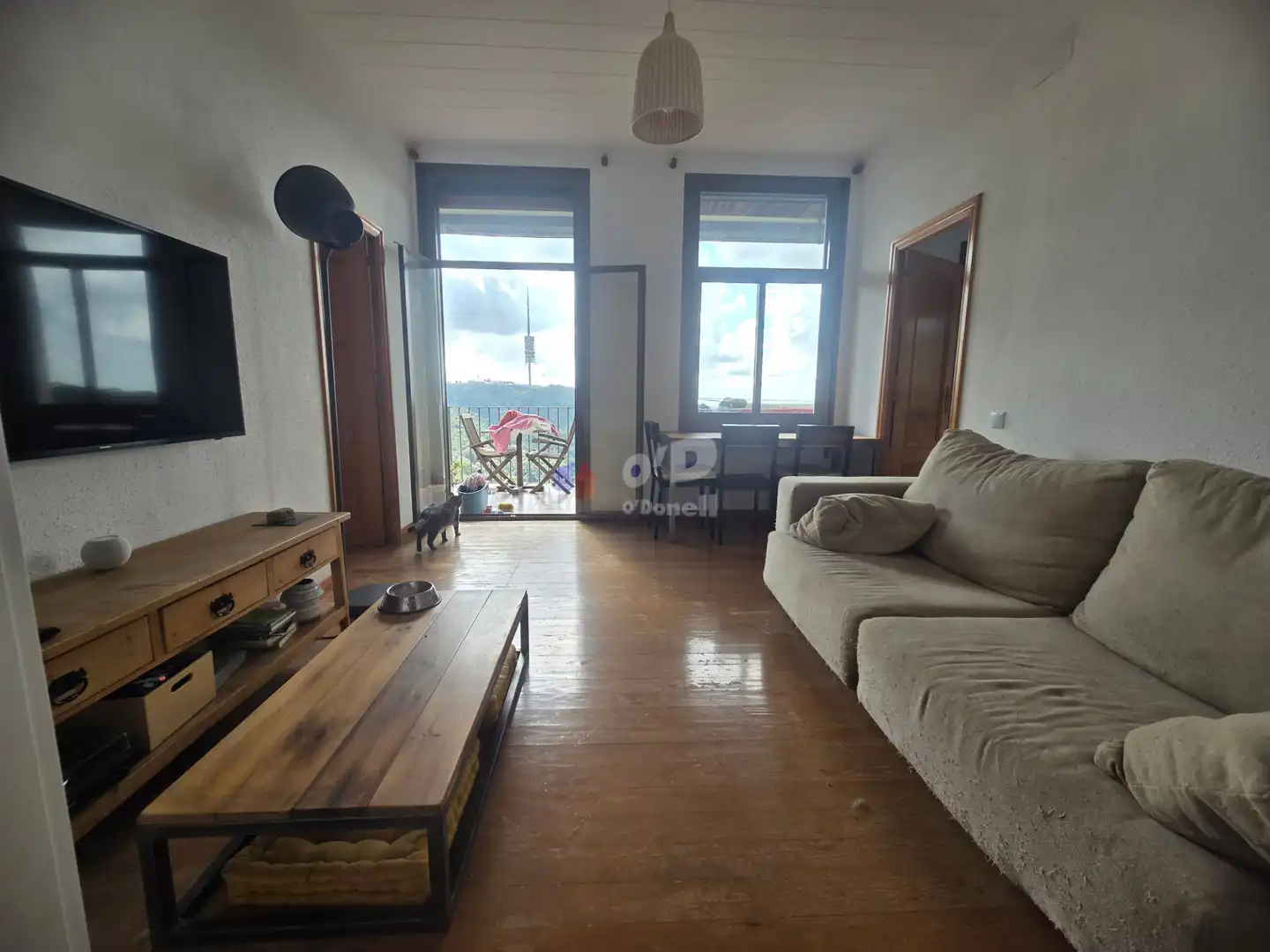 Sala d'estar de Pis en venda en Barcelona amb Jardí privat, Terrassa i Traster