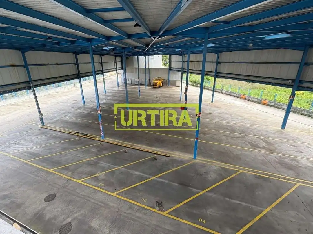 Parkplatz von Fabrikhallen zum Verkauf in Hernani
