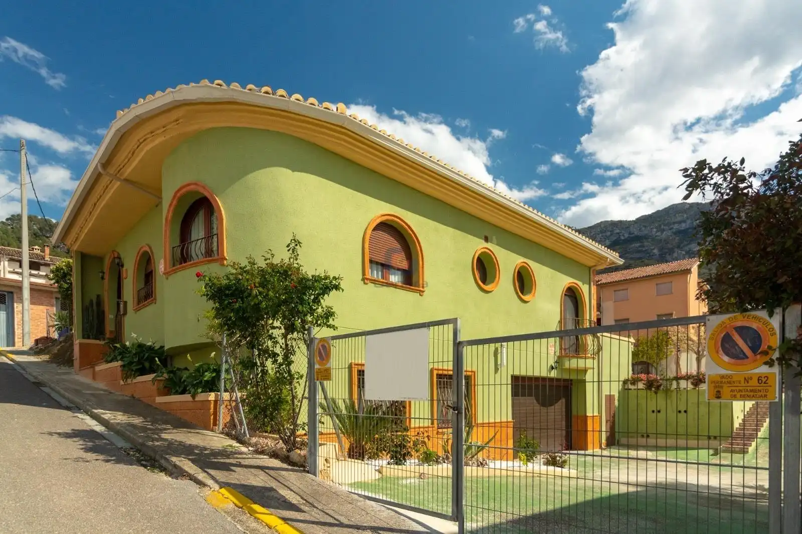 Außenansicht von Haus oder Chalet zum Verkauf in Beniatjar mit Privatgarten, Terrasse und Abstellraum