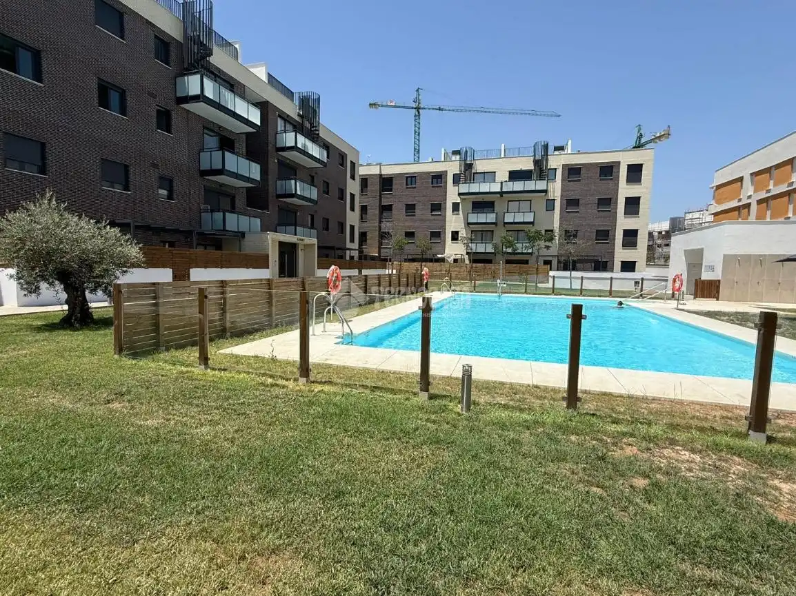 Schwimmbecken von Wohnung zur Miete in Camas mit Terrasse und Abstellraum