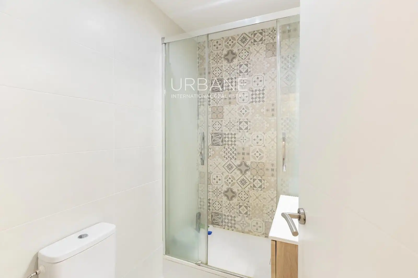 Badezimmer von Dachboden zum Verkauf in Barcelona mit Klimaanlage, Heizung und Terrasse