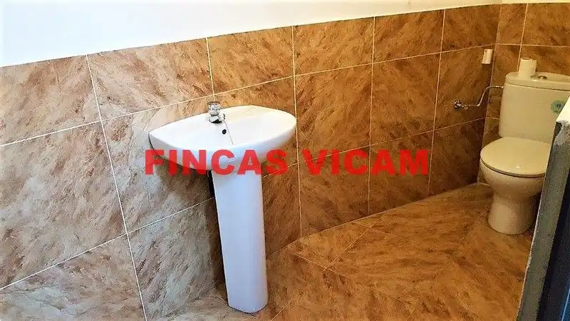 Bany de Local en venda en Huesca amb Aire condicionat, Calefacció i Parquet