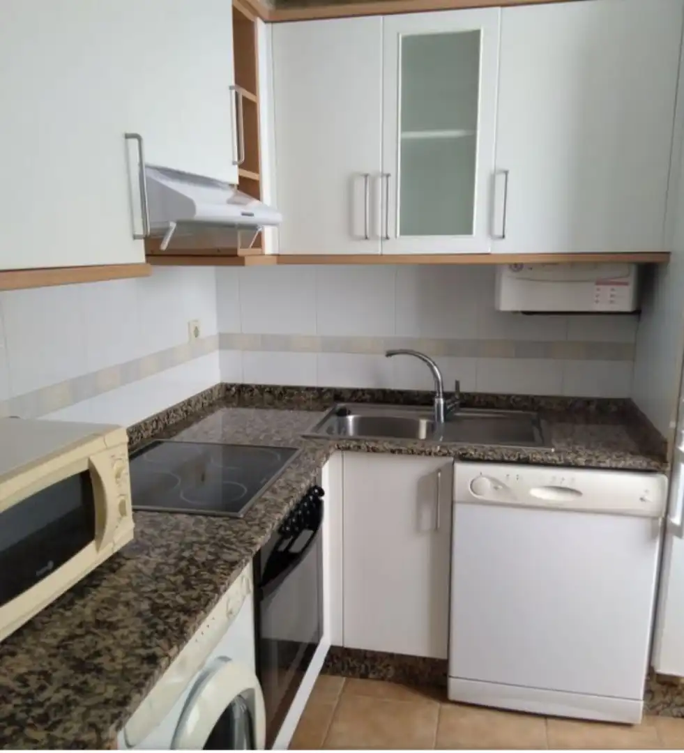 Cocina de Piso de alquiler en A Coruña Capital  con Calefacción, Amueblado y Horno