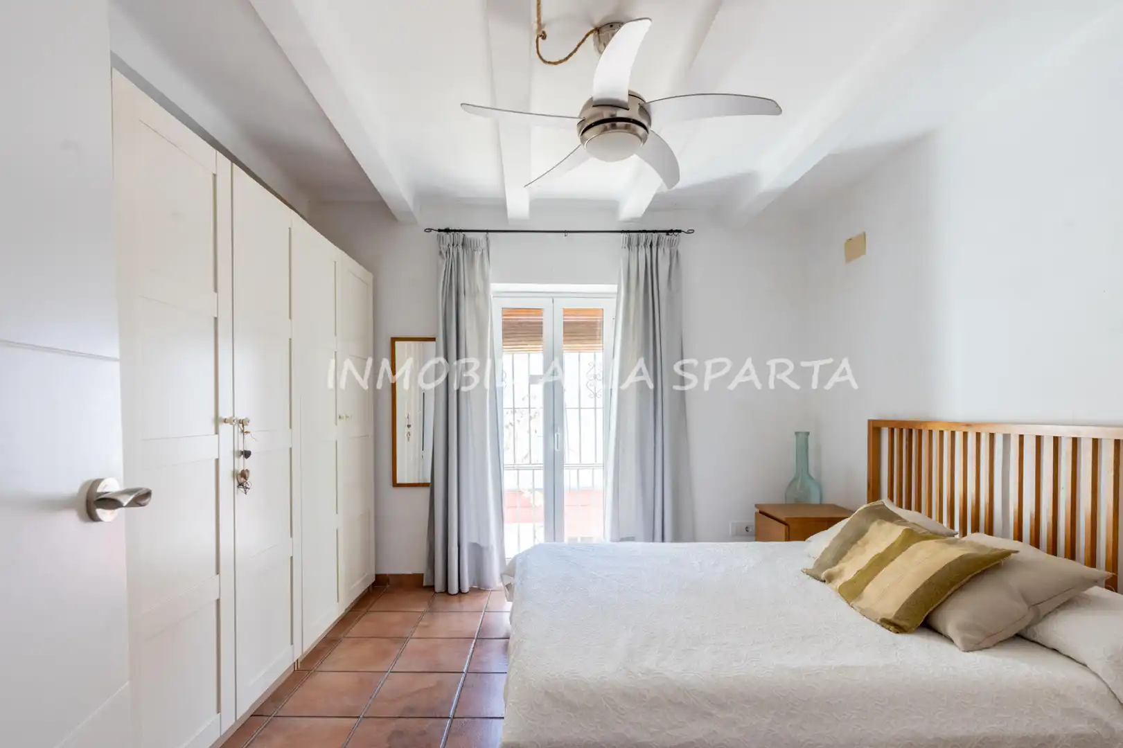 Habitación de Casa adosada en venta en Gelves con Terraza, Horno y Lavadora