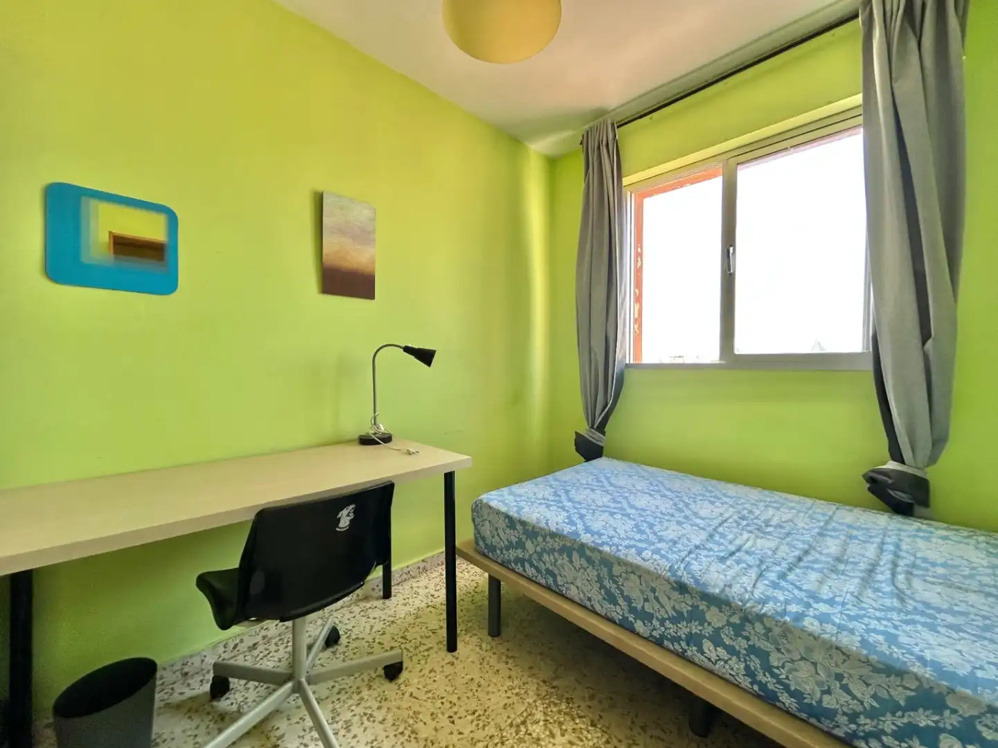 Dormitori de Apartament en venda en Málaga amb Aire condicionat, Balcó i Internet