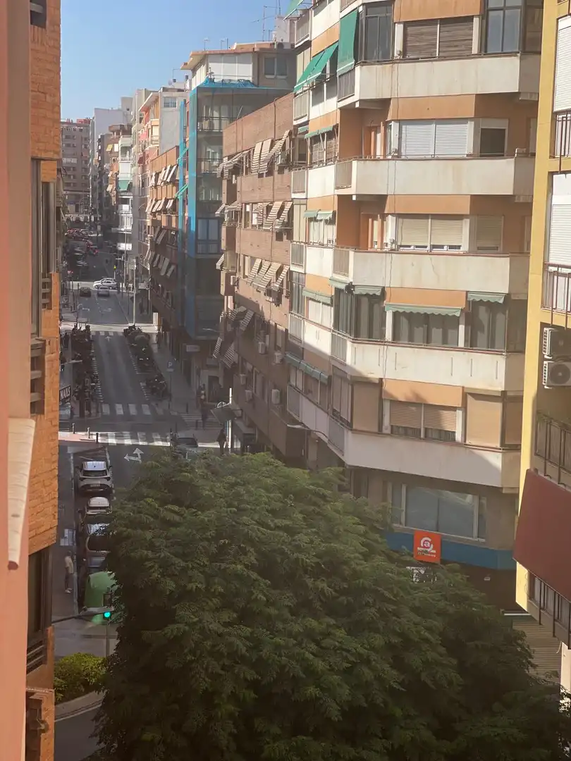 Vista exterior de Pis de lloguer en Alicante / Alacant amb Moblat, Rentadora i TV