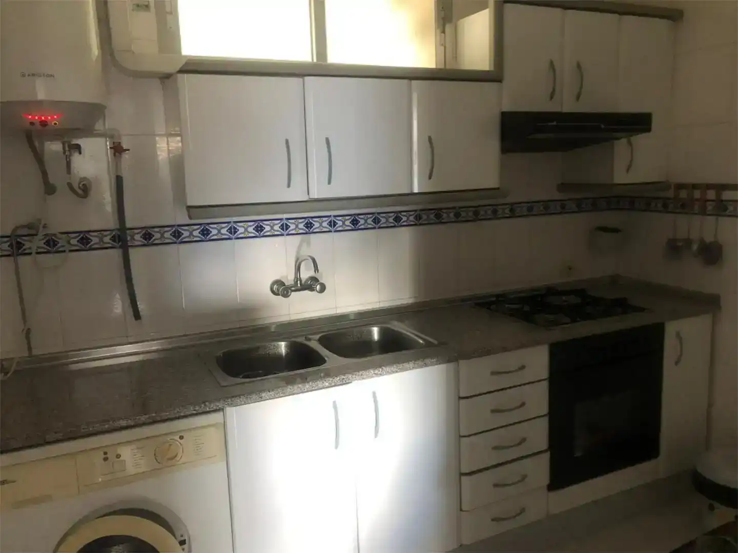 Cuina de Casa adosada en venda en Navalosa amb Balcó