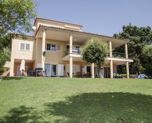 Vista exterior de Casa o xalet en venda en Sotogrande amb Aire condicionat i Terrassa