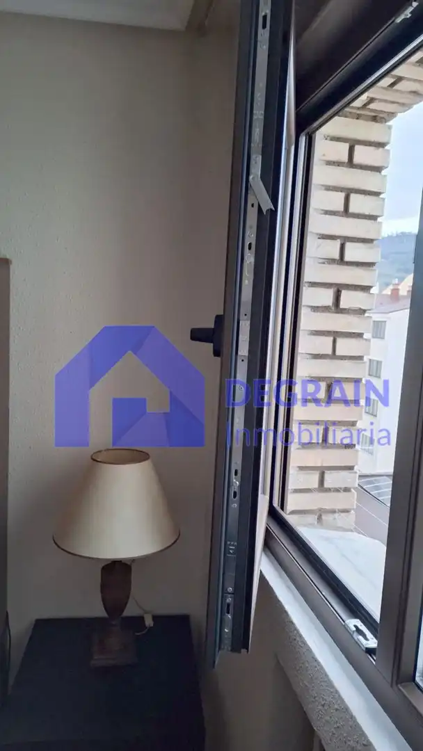 Terrassa de Pis en venda en Oviedo  amb Traster