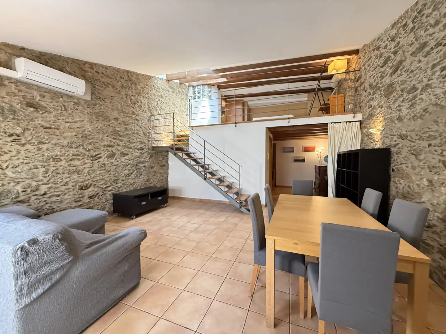 Wohnung zur Miete in Roses mit Klimaanlage, Möbliert und Ofen