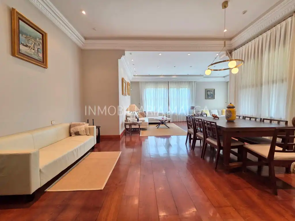 Sala d'estar de Casa o xalet en venda en Colunga amb Calefacció, Jardí privat i Parquet