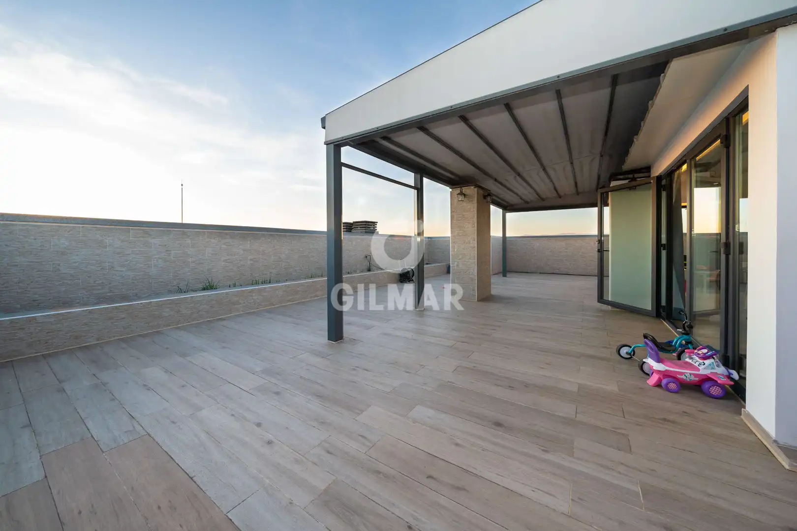 Terraza de Dúplex en venta en Madrid con Calefacción, Jardín privado y Trastero