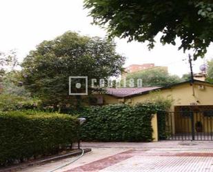 Exterior view of House or chalet for sale in  Madrid Capital  with Air Conditioner