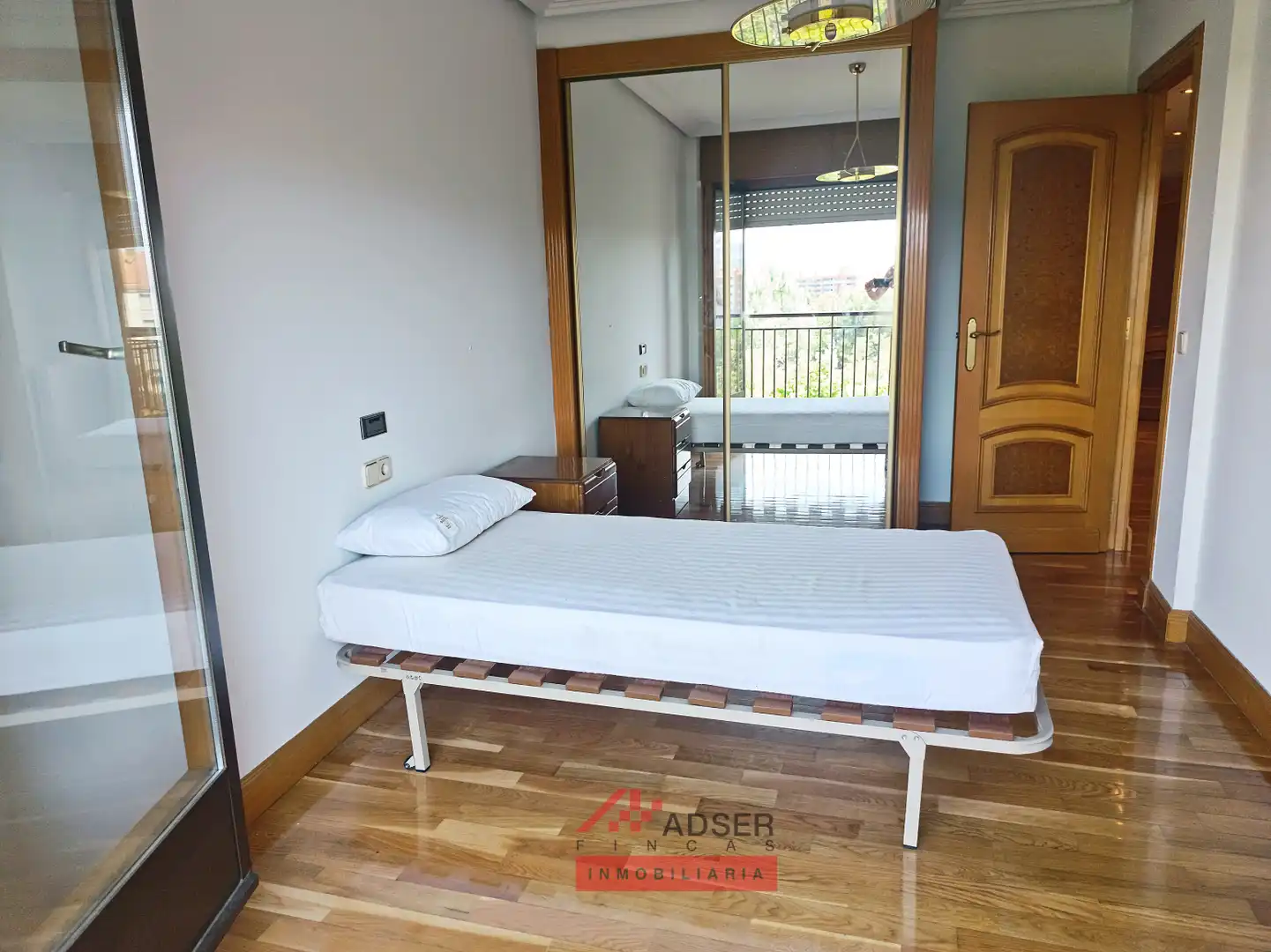 Habitación de Piso en venta en  Logroño con Calefacción, Parquet y Terraza