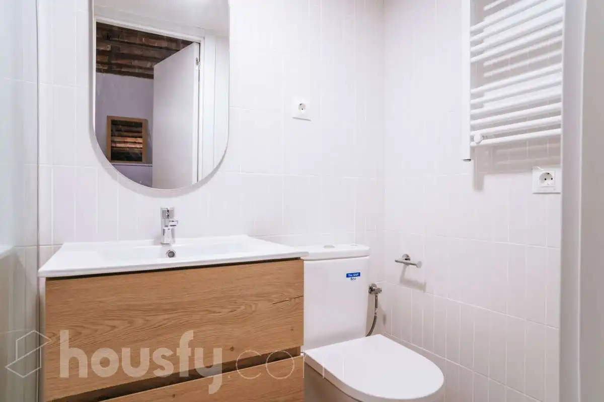 Baño de Estudio de alquiler en Madrid con Amueblado