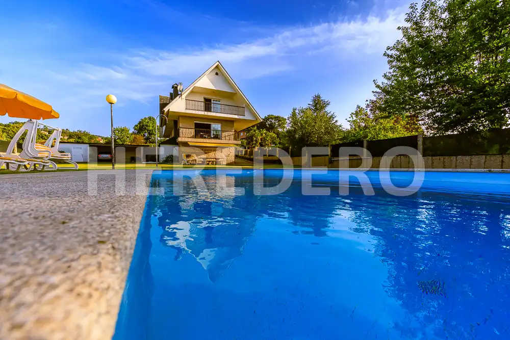 Piscina de Casa o chalet en venta en Vigo  con Calefacción, Jardín privado y Terraza