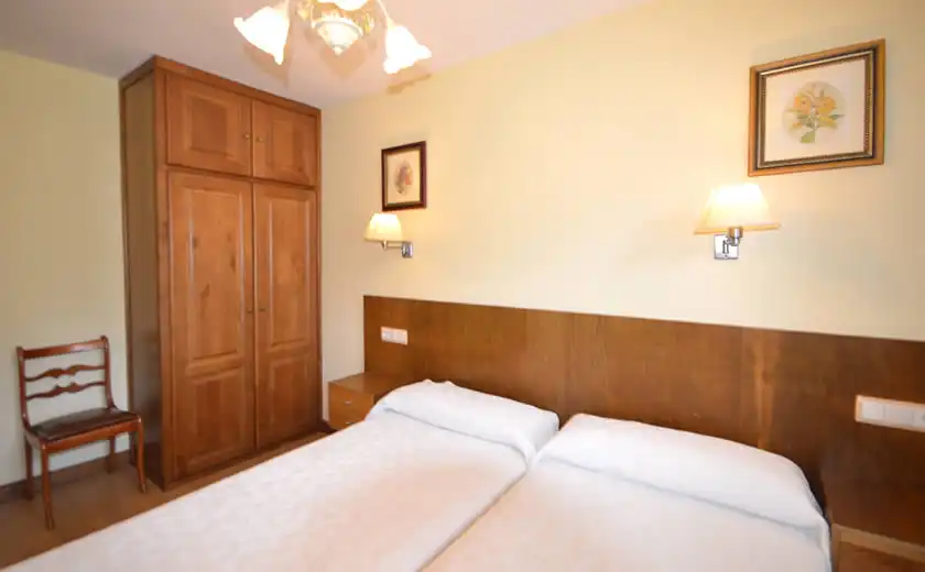Habitación de Apartamento de alquiler en Llanes con Calefacción, Terraza y Amueblado