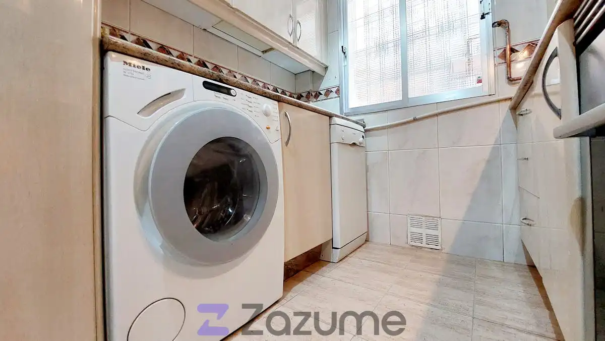 Exterior view of Flat for rent in Madrid  with Air Conditioner, Heating and Oven