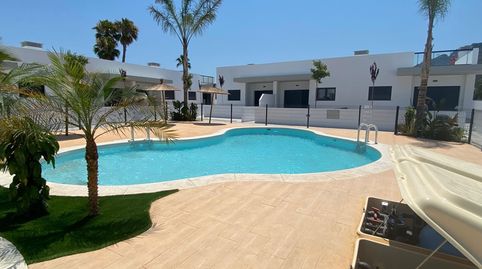 Moderno bungalow con parcela privada y solarium