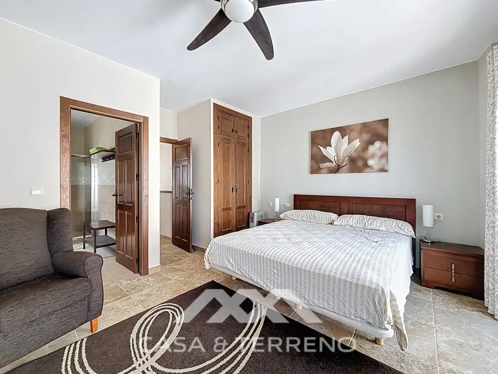 Habitación de Casa adosada en venta en Salares con Terraza