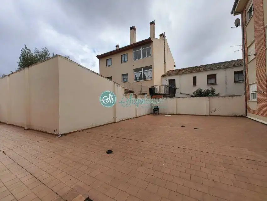 Vista exterior de Piso de alquiler en San Cristóbal de Segovia con Calefacción, Parquet y Amueblado