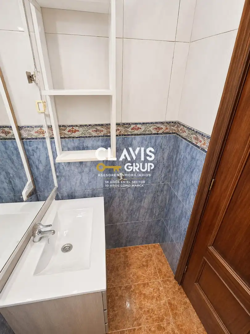 Bathroom of Flat for sale in Barcelona  with Air Conditioner, Terrace and Balcony