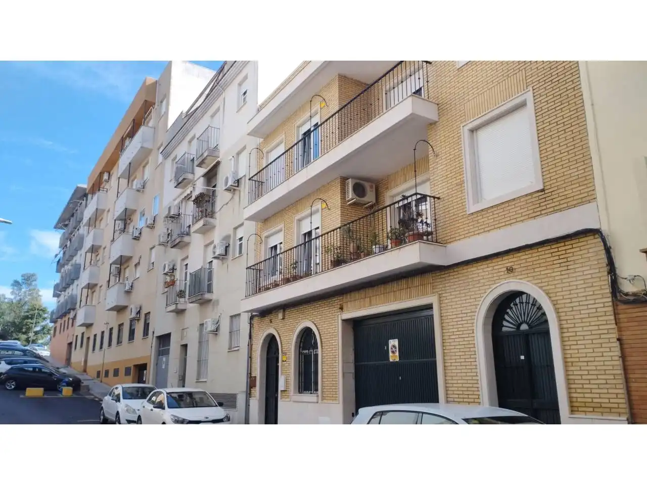 Außenansicht von Wohnung zum Verkauf in Huelva mit Klimaanlage, Heizung und Abstellraum