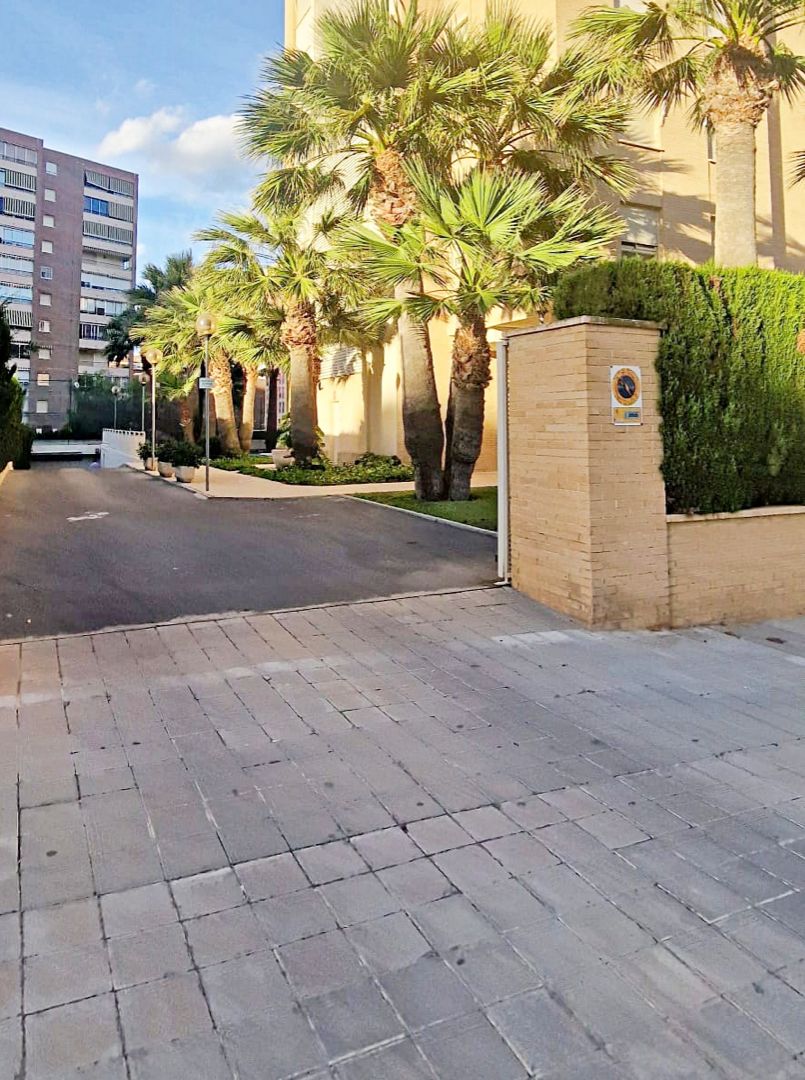 Vista exterior de Garaje de alquiler en Alicante / Alacant