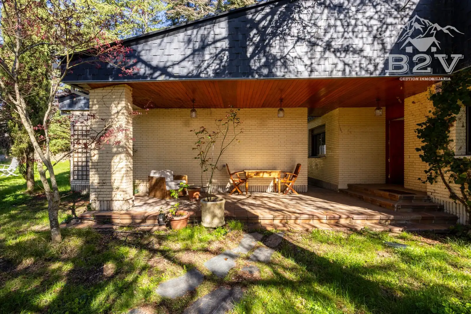 Terrassa de Casa o xalet en venda en Miraflores de la Sierra amb Calefacció, Jardí privat i Traster