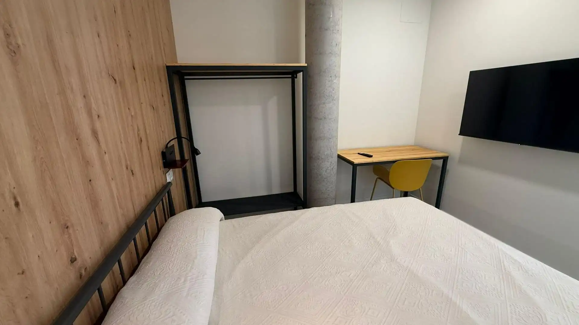 Habitación de Planta baja en venta en Bormujos con Aire acondicionado y Amueblado