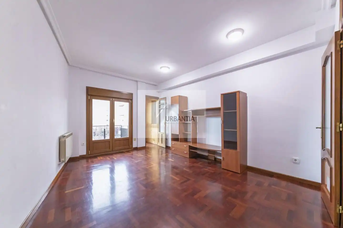 Sala d'estar de Pis en venda en Los Arcos amb Calefacció, Parquet i Balcó
