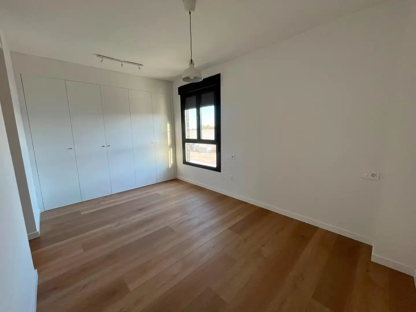 Schlafzimmer von Dachboden zur Miete in Camas mit Klimaanlage, Heizung und Privatgarten