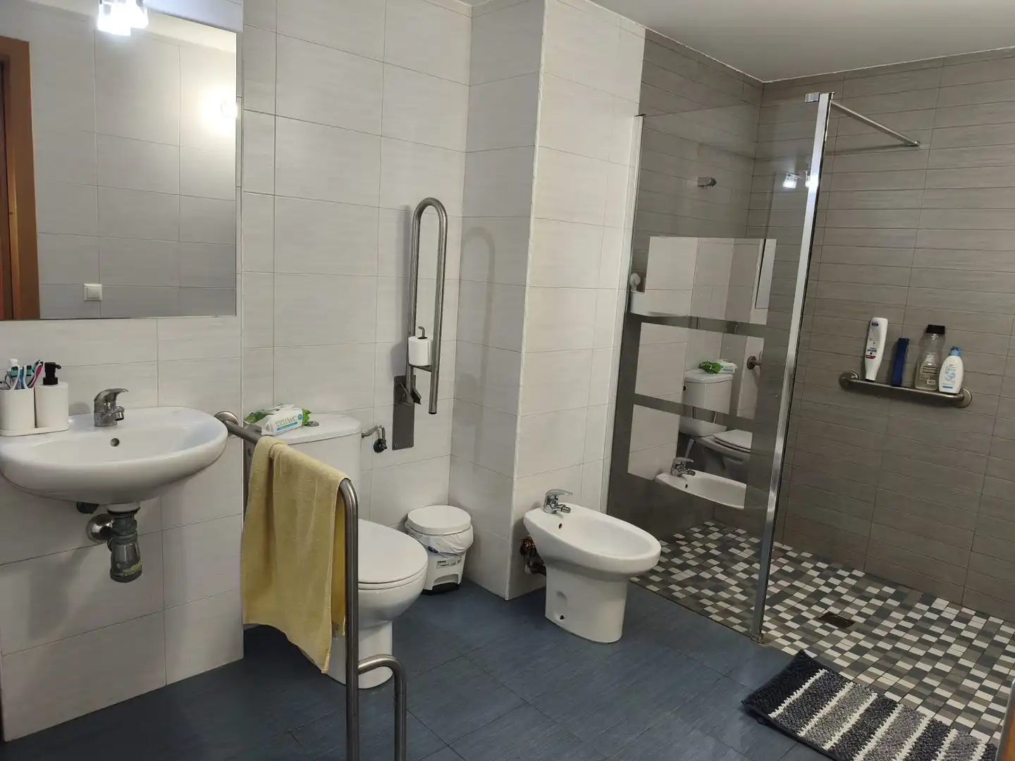 Bathroom of Flat for sale in Sant Boi de Llobregat  with Air Conditioner and Balcony