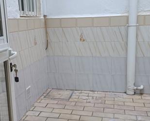 Bathroom of Flat to rent in  Sevilla Capital