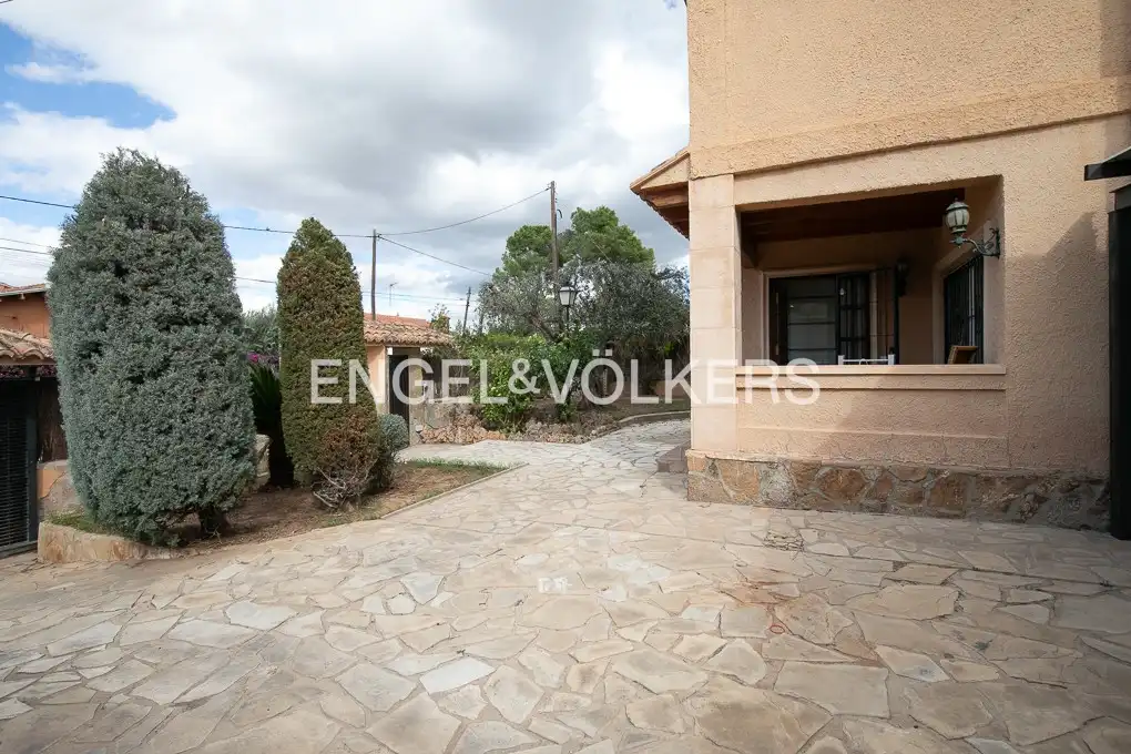 Vista exterior de Casa o chalet de alquiler en L'Eliana con Aire acondicionado, Calefacción y Jardín privado