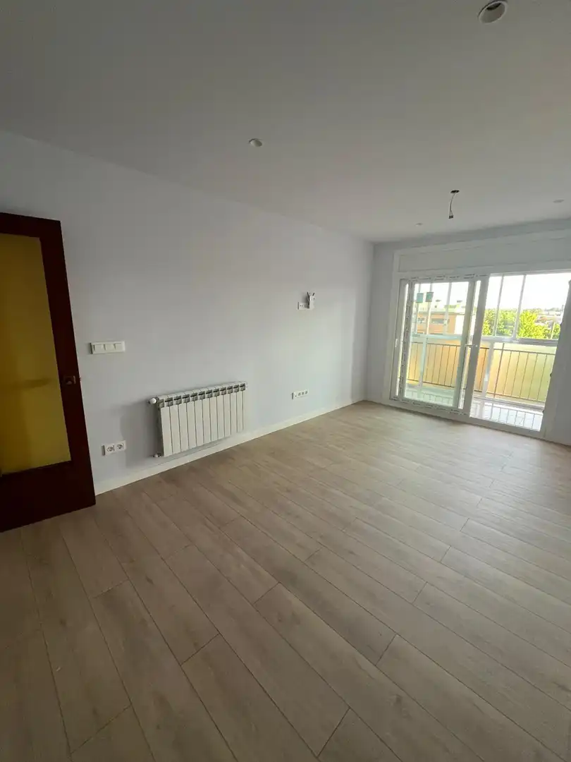 Sala d'estar de Pis en venda en Girona amb Aire condicionat, Calefacció i Balcó