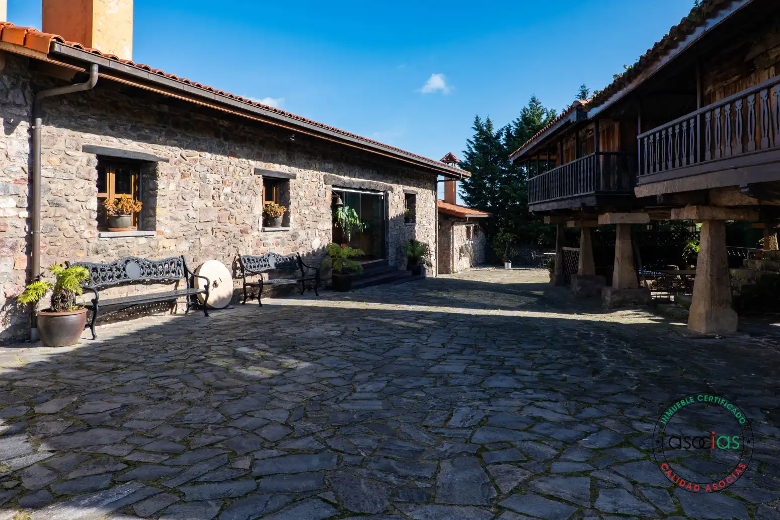 Vista exterior de Casa o xalet en venda en Carreño amb Calefacció, Jardí privat i Traster