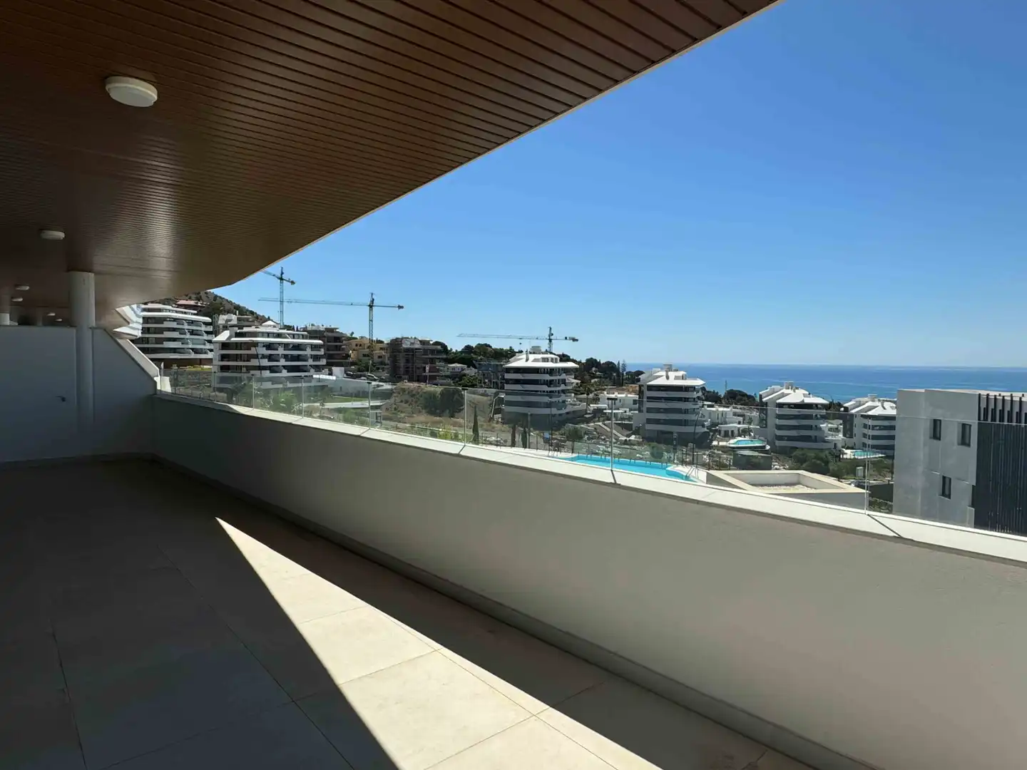 Neubau-Wohnung mit Pool zum Verkauf in Avenida 8 de Marzo 32, imagen 3