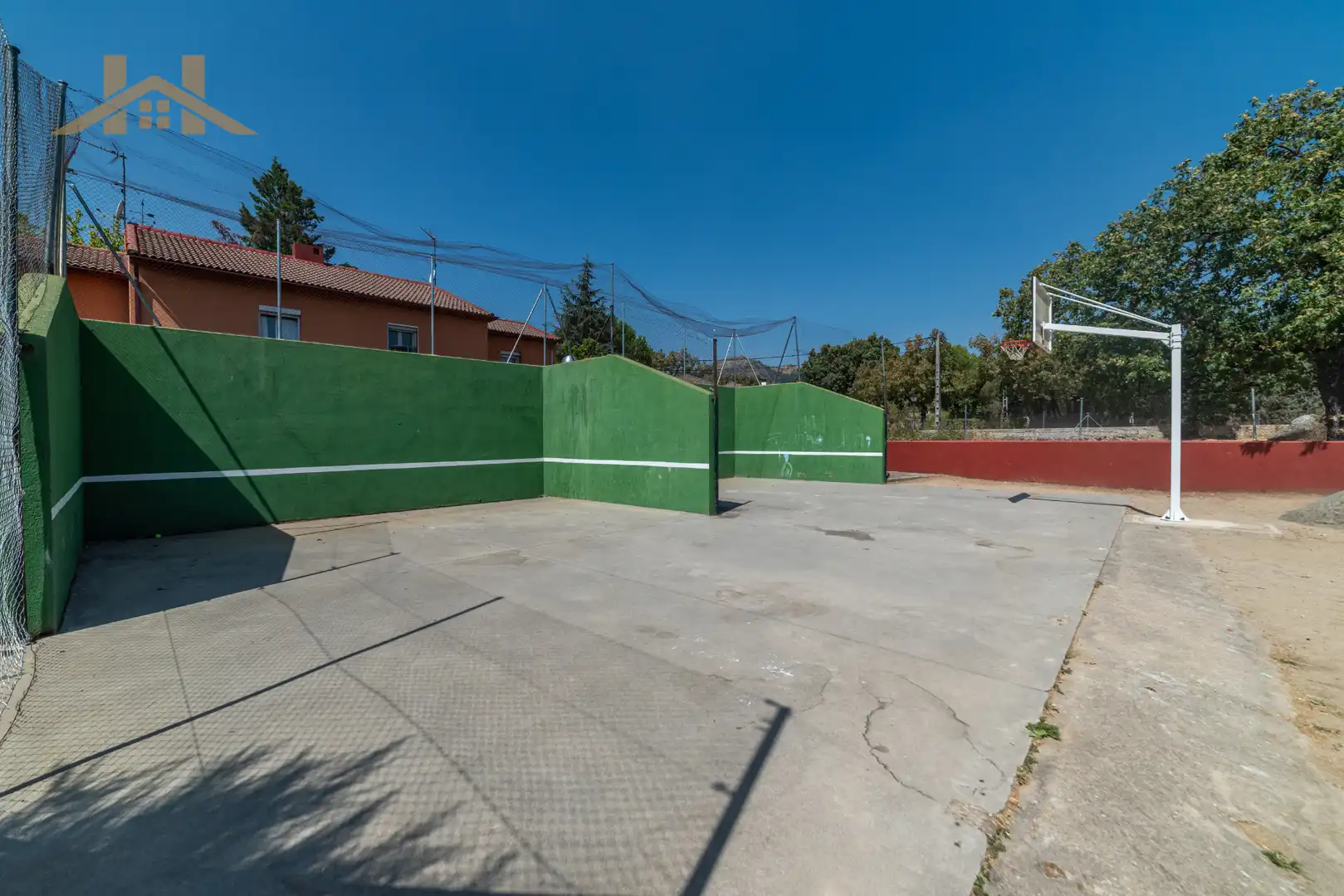 Parking of Houses for sale in El Escorial  with Heating, Private garden and Storage room