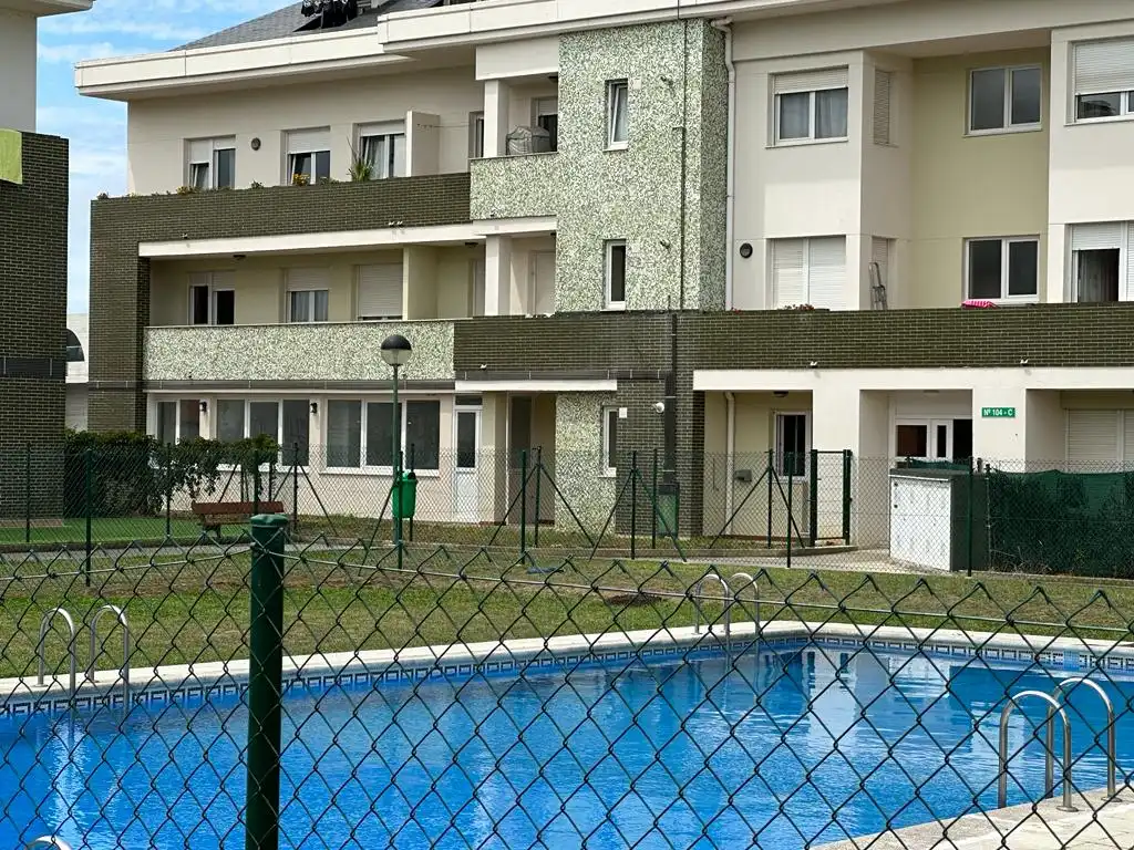 Piscina de Planta baixa en venda en Suances amb Calefacció, Jardí privat i Parquet