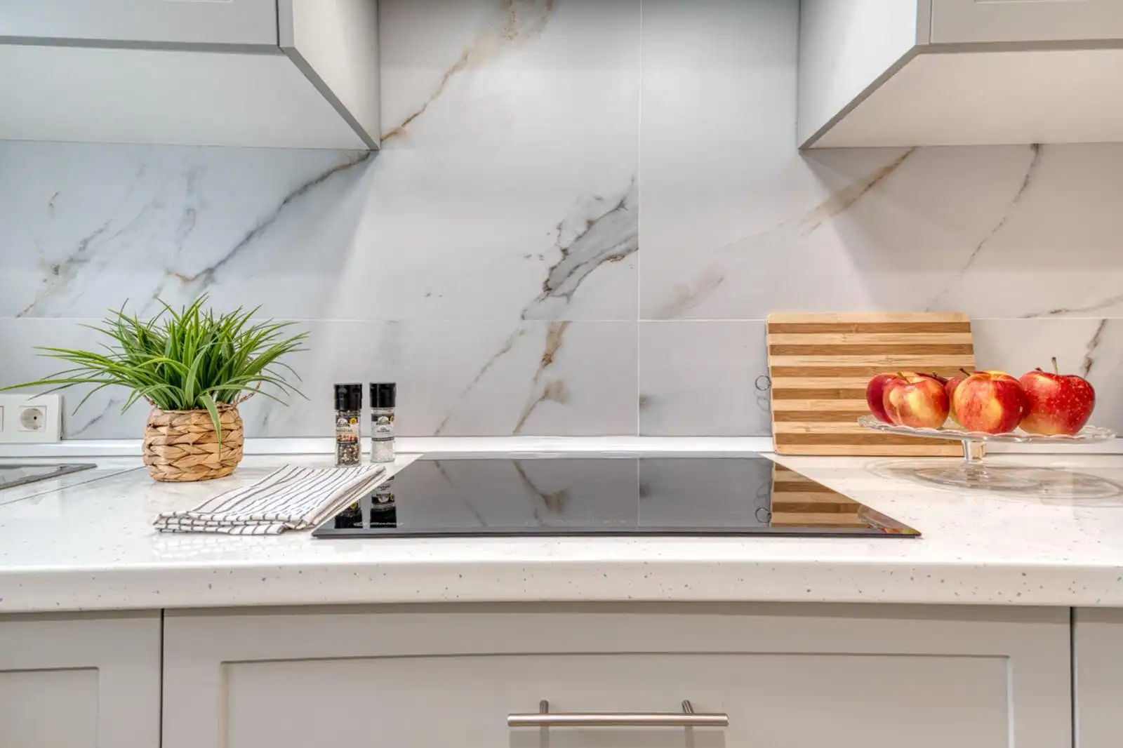 Cuina de Apartament de lloguer en Marbella amb Aire condicionat, Terrassa i Traster