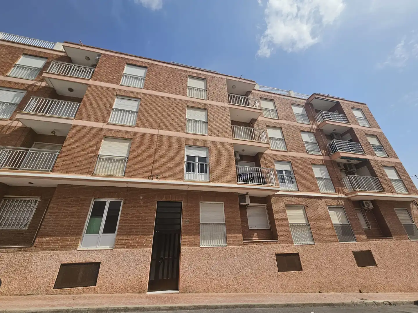 Vista exterior de Pis en venda en Guardamar del Segura amb Aire condicionat, Forn i Balcó
