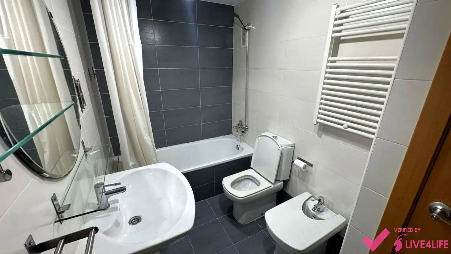 Badezimmer von Wohnung zur Miete in Valencia mit Klimaanlage, Heizung und Möbliert