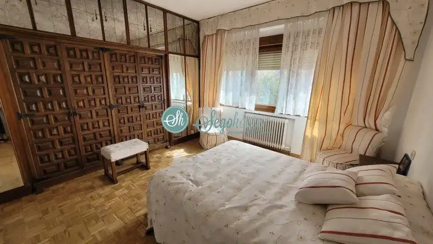 Bedroom of Flat for sale in Segovia  with Heating, Parquet flooring and Terrace