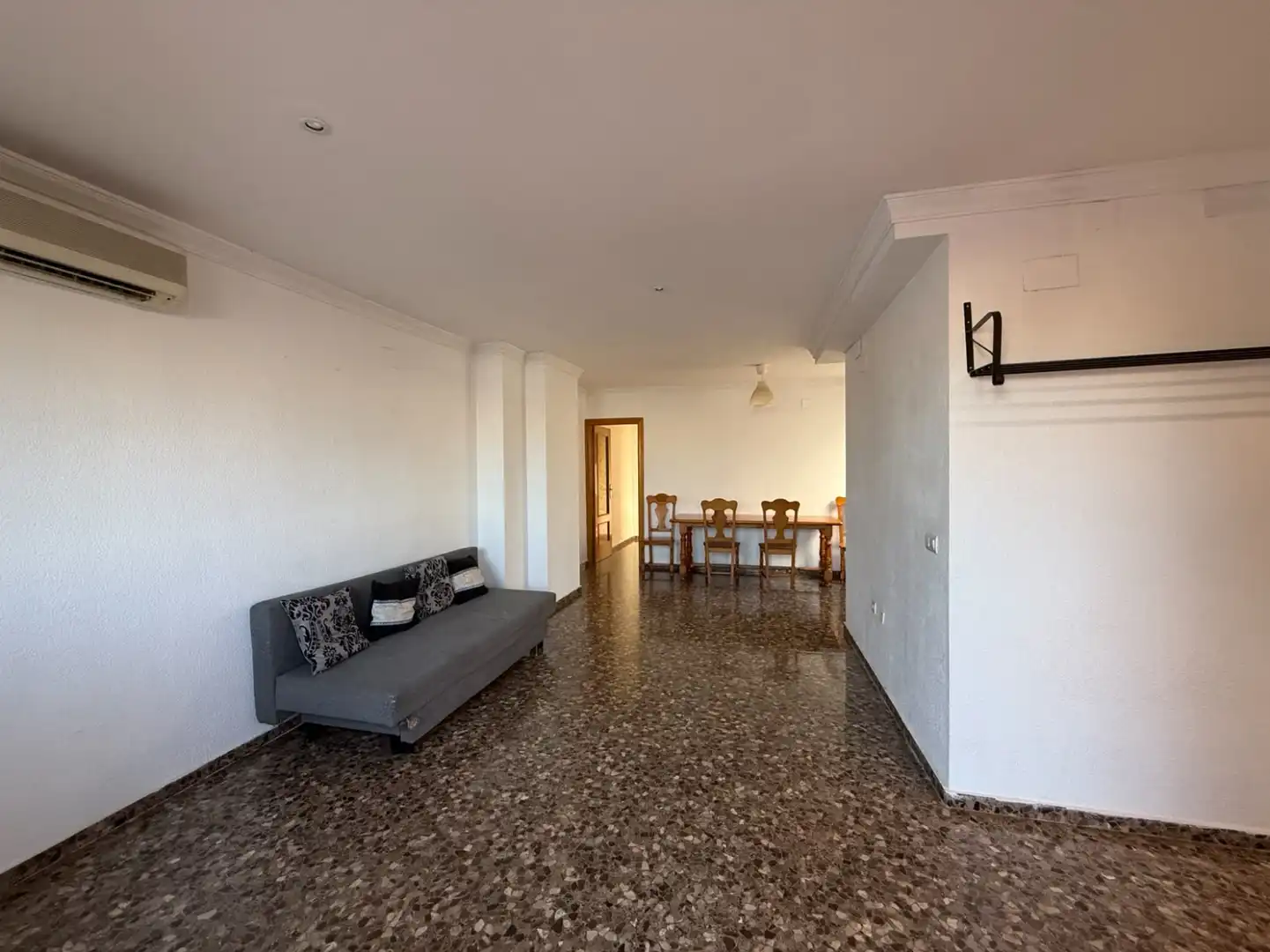 Wohnzimmer von Wohnung zur Miete in Chiva mit Klimaanlage und Terrasse