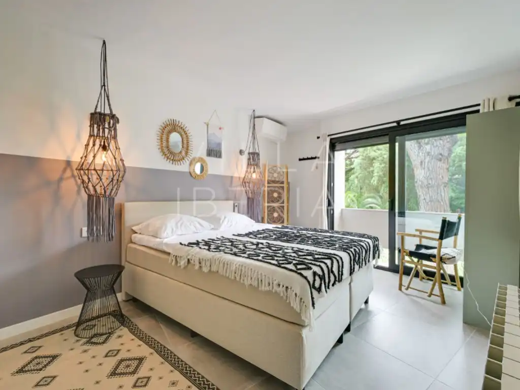 Schlafzimmer von Haus oder Chalet zum Verkauf in Santa Cristina d'Aro mit Klimaanlage, Heizung und Privatgarten