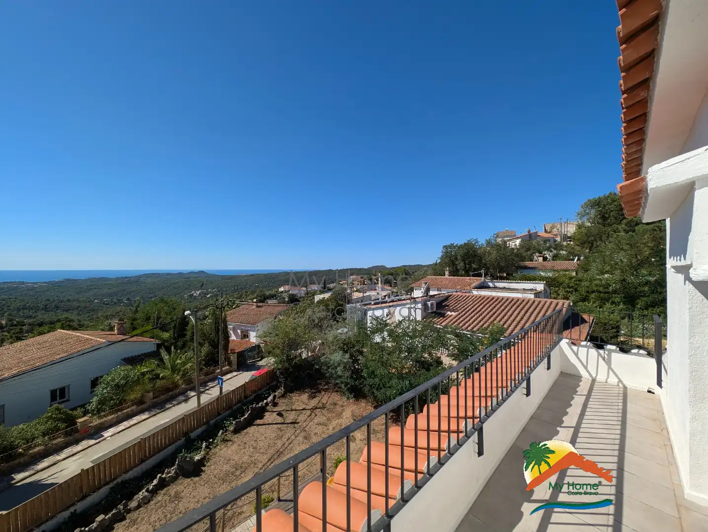 Vista exterior de Casa o xalet en venda en Lloret de Mar amb Aire condicionat, Calefacció i Jardí privat