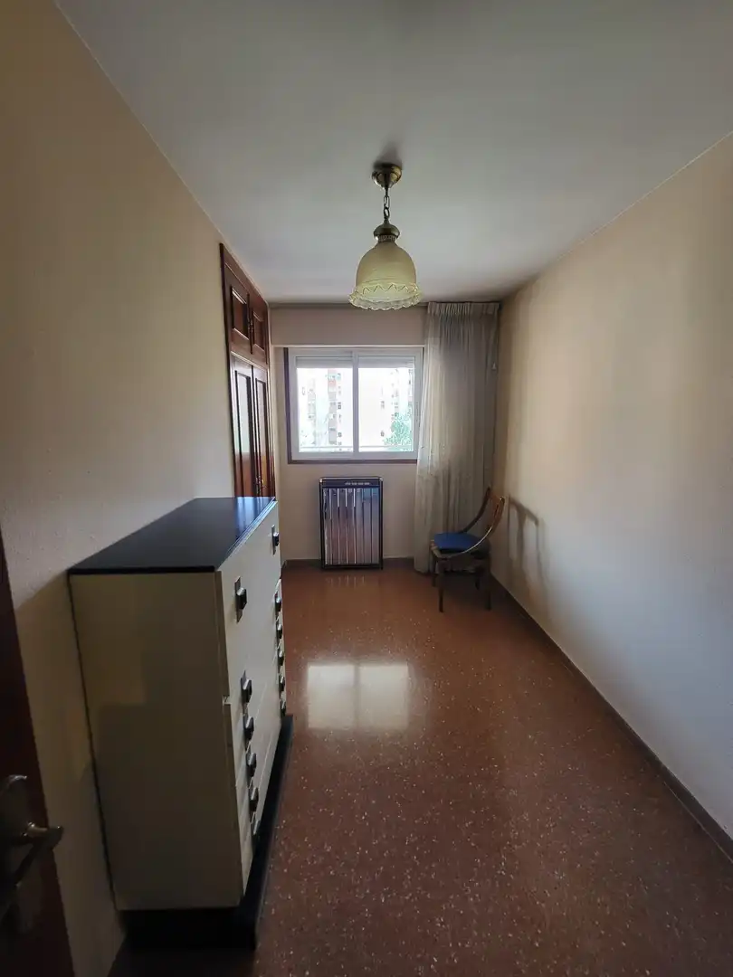 Bedroom of Flat for sale in Zaragoza  with Heating, Terrace and Storage room