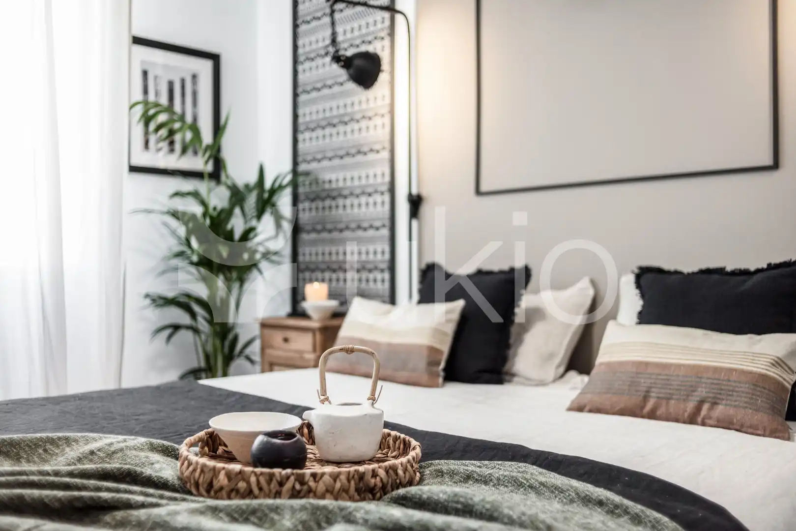 Dormitori de Apartament de lloguer en Madrid amb Aire condicionat, Calefacció i Moblat