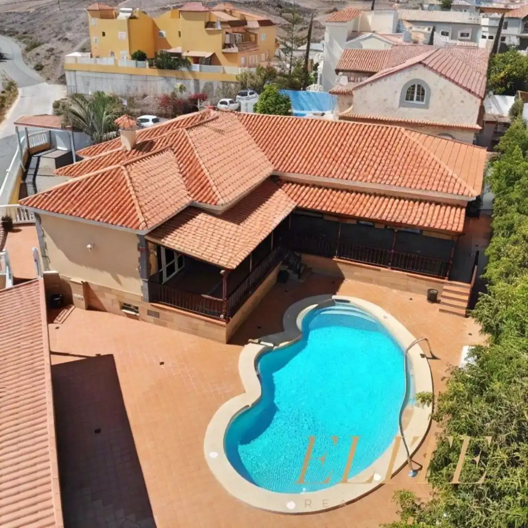 Piscina de Casa o xalet en venda en San Bartolomé de Tirajana amb Aire condicionat, Calefacció i Jardí privat
